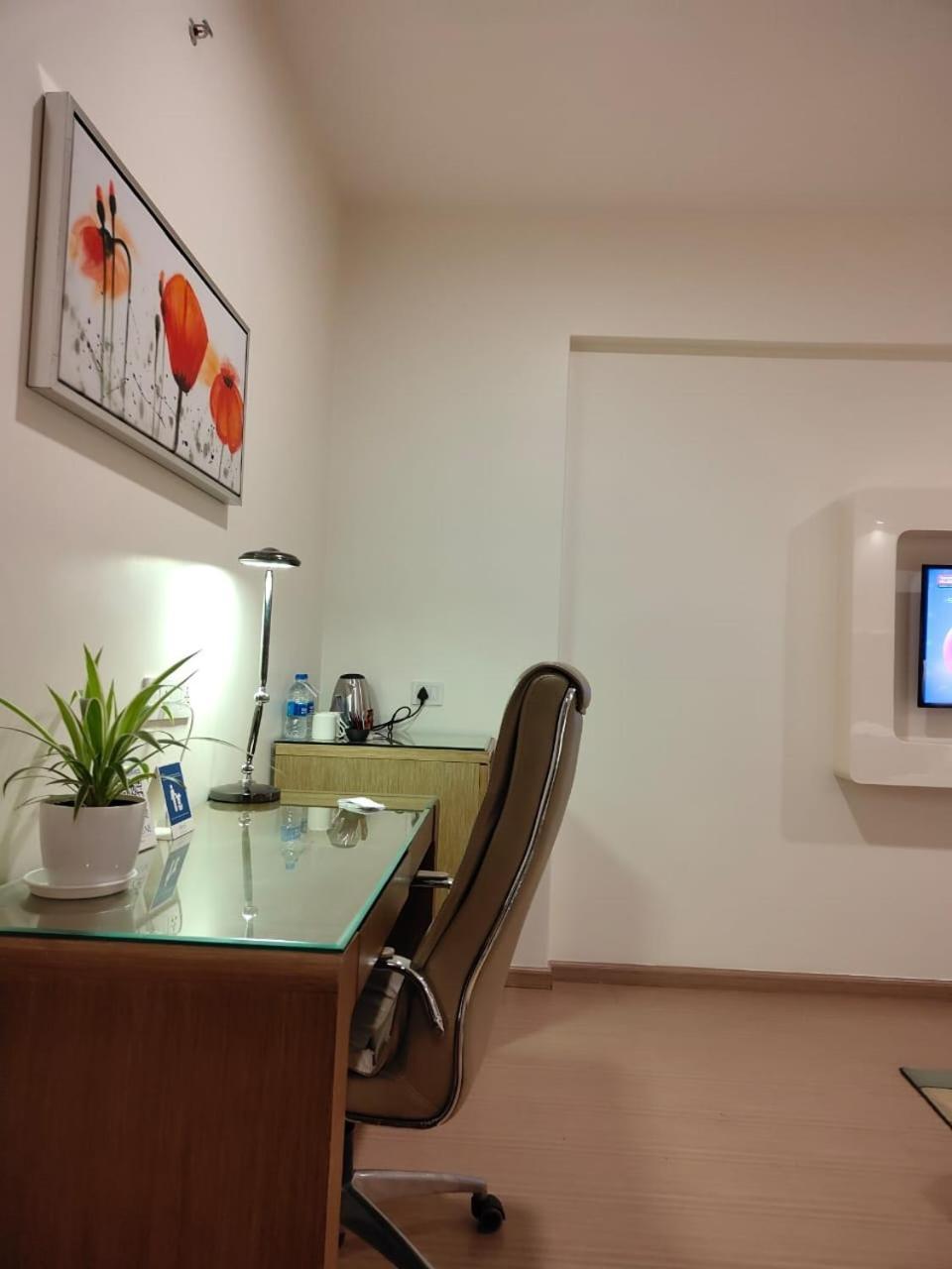 克拉雷斯塔酒店 Hosūr 外观 照片